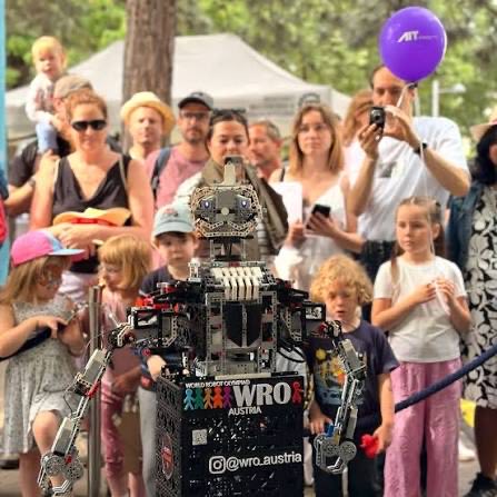 The biggest LEGO robot in Europe — built by the WRO Austria team